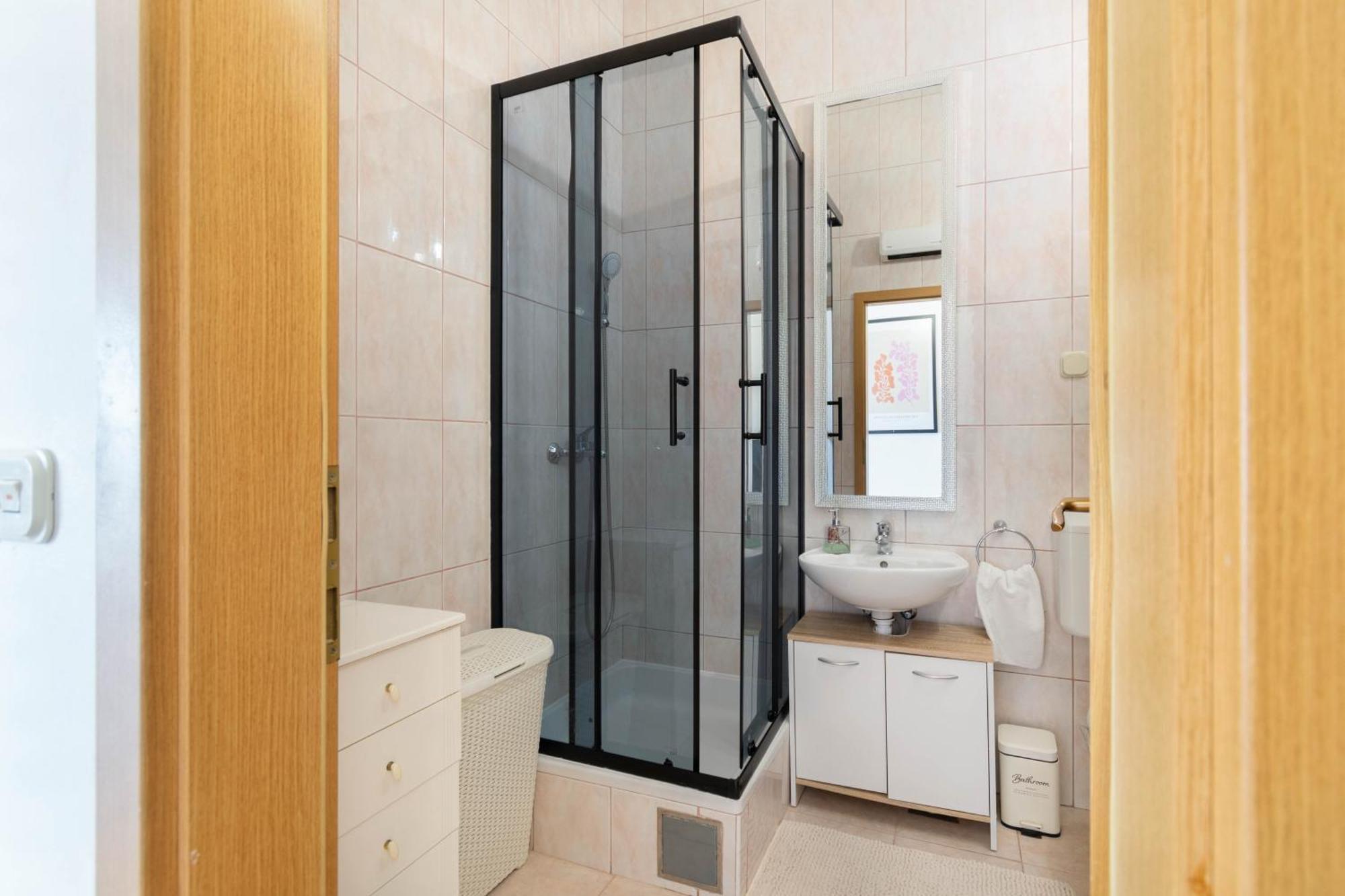 Appartement 30 M From Beach,makarska,marija *