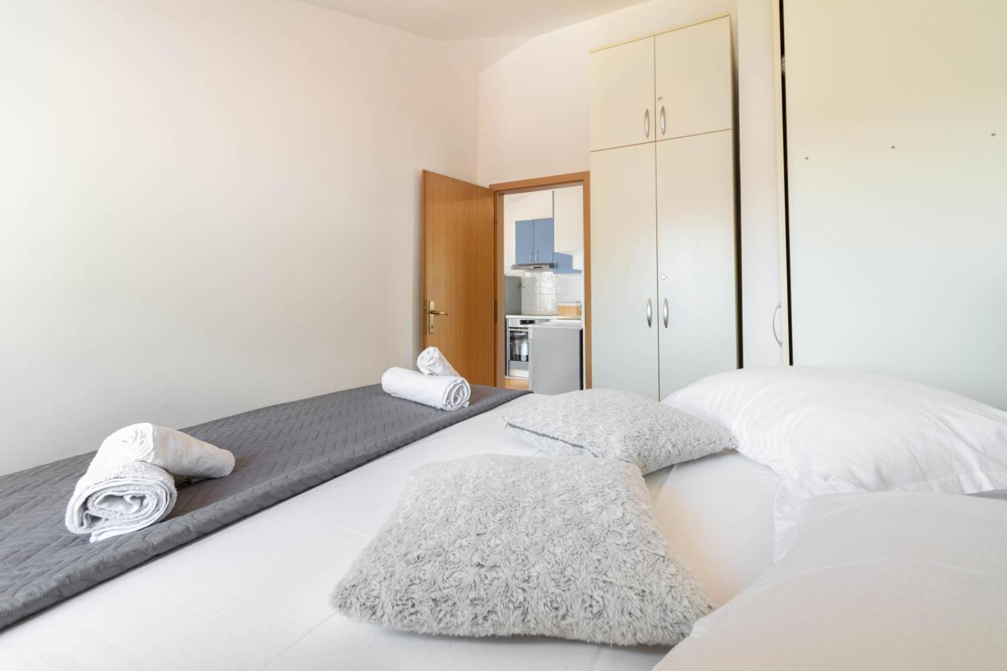 30 M From Beach,makarska,marija